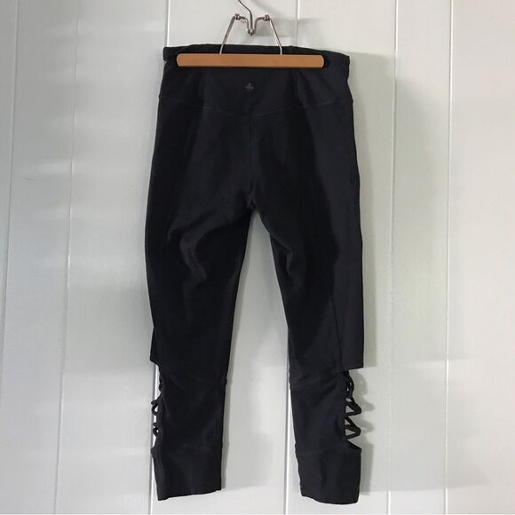 4 for $20 Prana Capri Leggings with Open Sides (S) - Picture 10 of 11